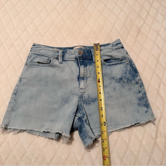 Universal Thread Light Wash Jean Shorts - Picture 5 of 6